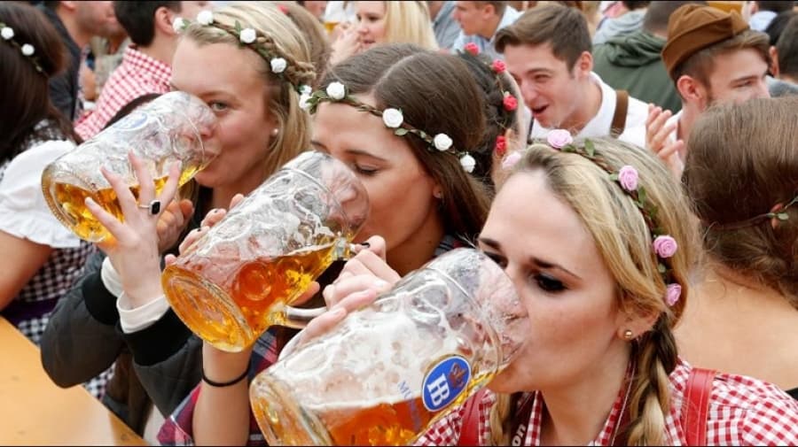¿Y si prueban con el fernet? Terminó el Oktoberfest alemán con baja en el consumo de cerveza