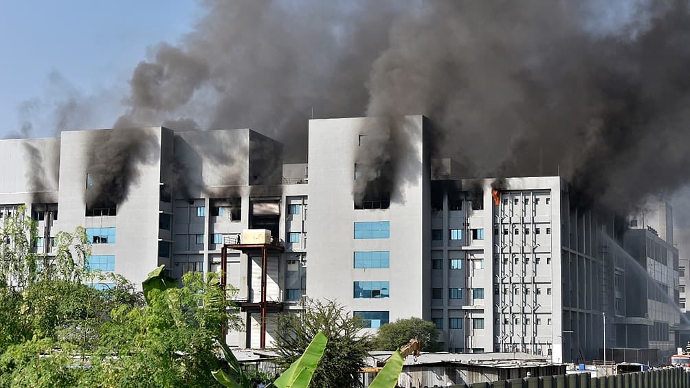 Se incendia una gran planta de producción de vacunas en India