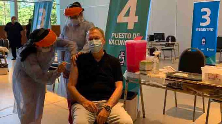 Finalmente, el gobernador de Córdoba se aplicó la vacuna contra el coronavirus