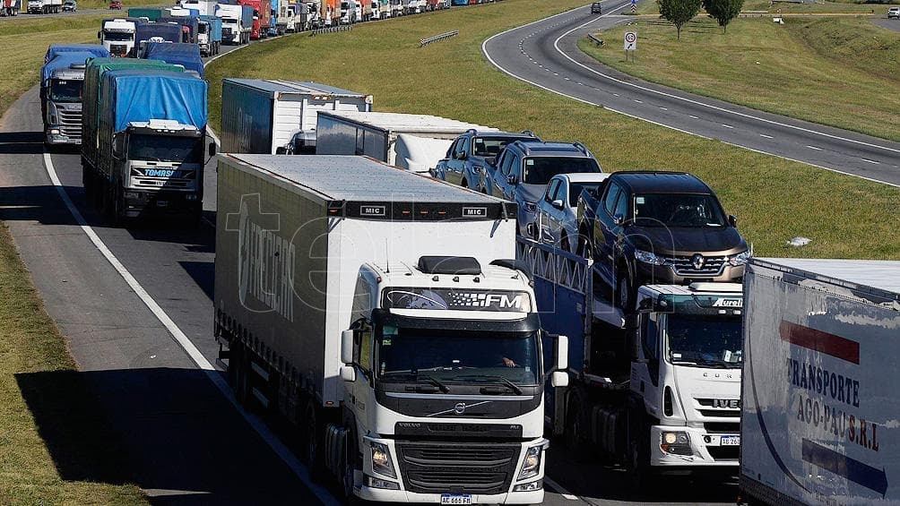 El Gobierno acordó con transportistas un aumento del 22,5% en la tarifa para el agro