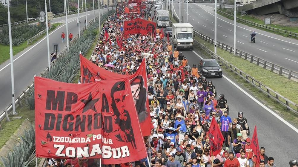 Organizaciones sociales protestan frente a sedes de la Sociedad Rural