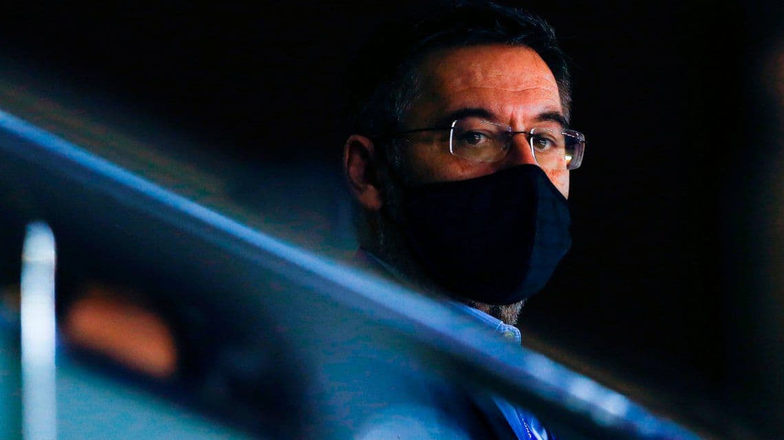 Barcelona: detuvieron al ex presidente Bartomeu tras allanamientos en el club