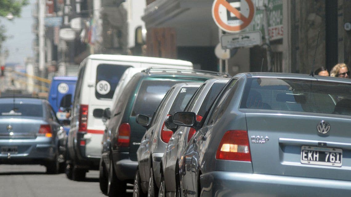 Vuelve la prohibición de estacionar los días hábiles a la Ciudad