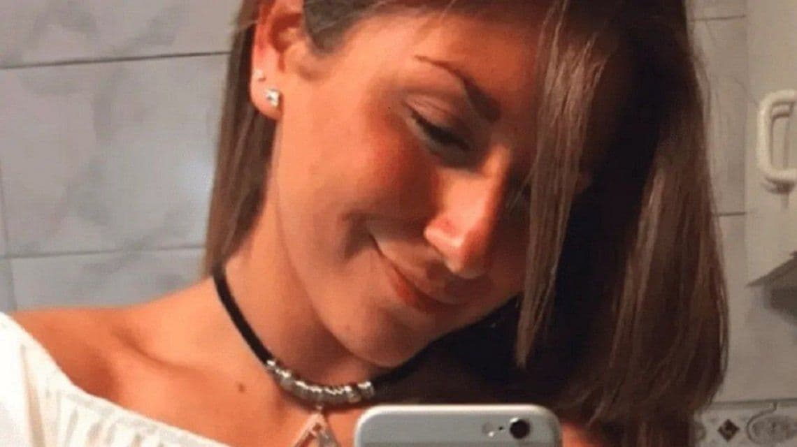 Murió hace un año al caer de un balcón y su novio alegó suicidio, pero su familia sospecha de femicidio
