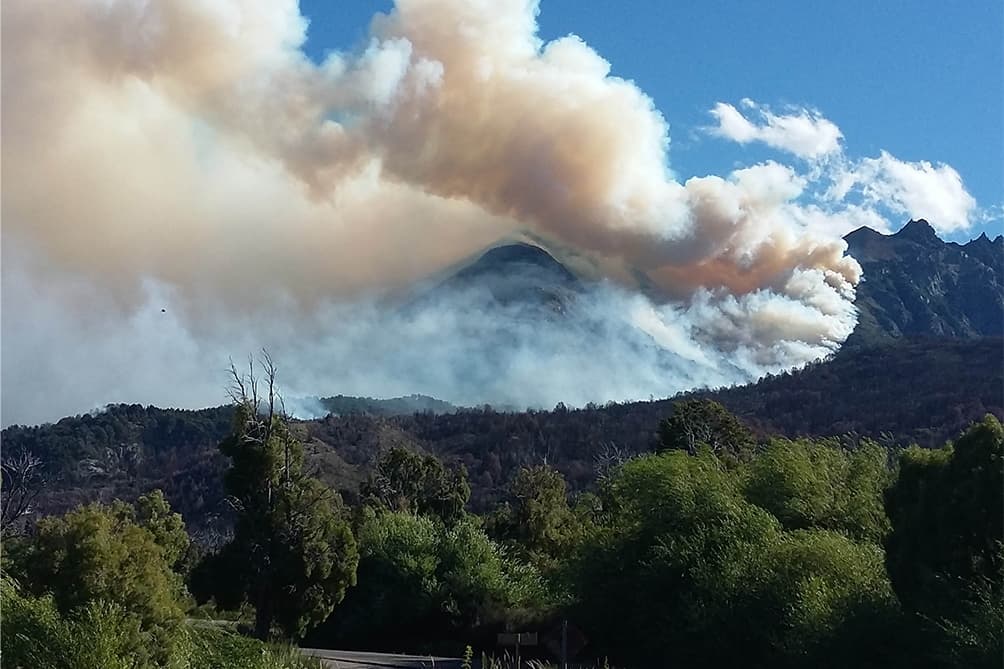 Extinguen el foco de Lago Argentino pero persisten activos otros en Río Negro y Chubut