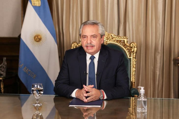 El Presidente anunció una ayuda de 15 mil pesos a beneficiarios de asignaciones