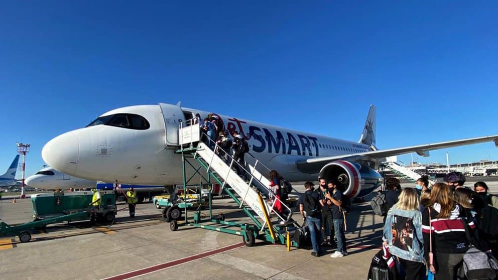 Las nuevas medidas: suspenderán todos los viajes de egresados y reducirán el aforo de los restaurantes
