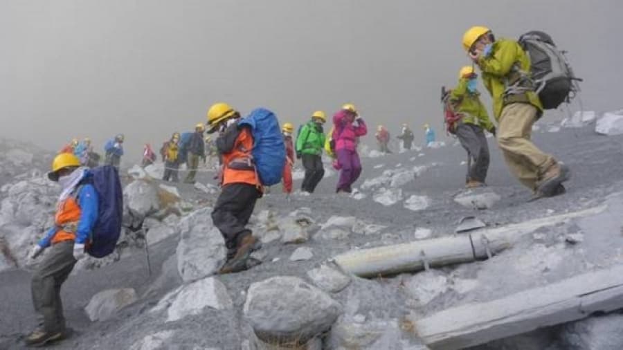 Encuentran a 30 personas muertas por la erupción del volcán japonés Ontake