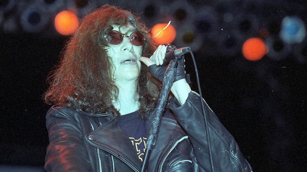 A 20 años de la muerte de Joey Ramone, la voz líder de una disfuncional “familia” musical
