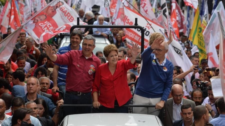 Dilma Rousseff piensa en su segundo mandato y prevé una regulación económica de los medios.