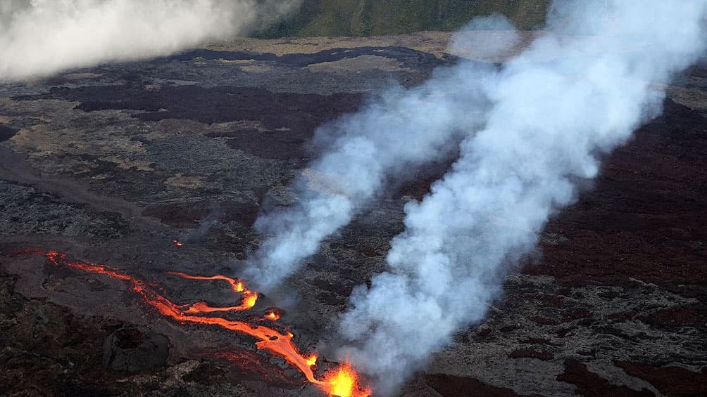 Encontraron muertos a dos jóvenes en el volcán de la Isla de La Reunión