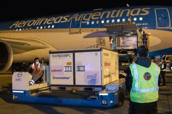 Tres vuelos traerán un millón de dosis de la vacuna de Sinopharm