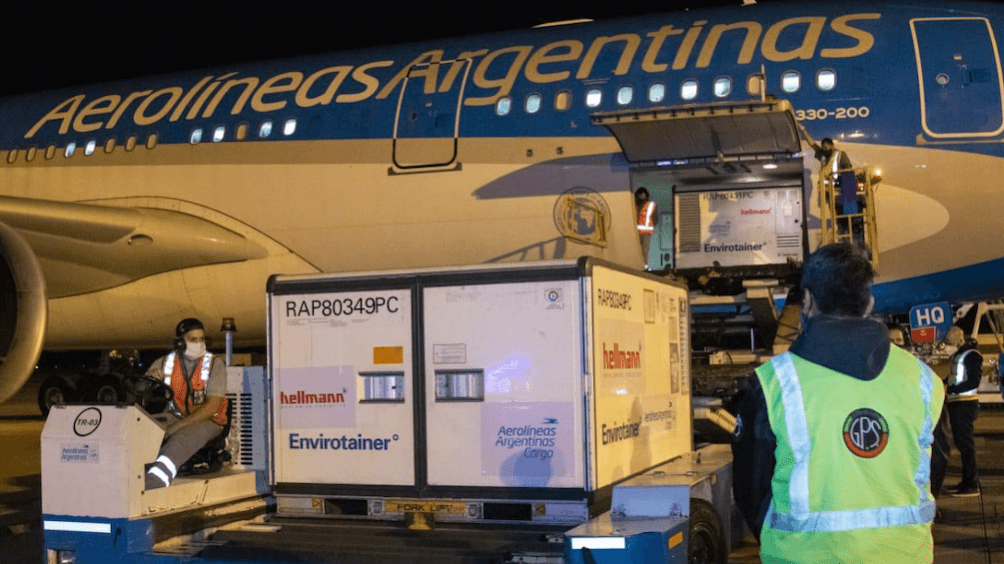 Llegó a China el vuelo de Aerolíneas Argentinas que traerá un millón de dosis de Sinopharm