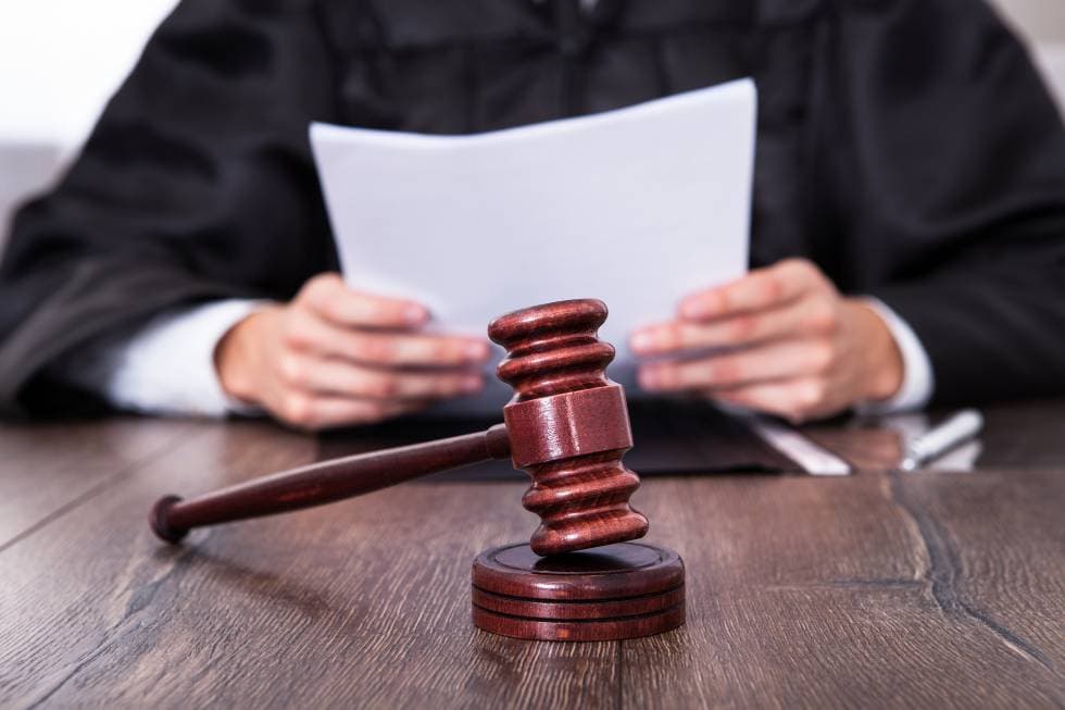 Condenan a 12 años de prisión a un exsacerdote acusado de abusar de una menor