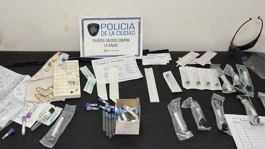 Detuvieron a tres mujeres que vendían test PCR truchos por 3500 pesos