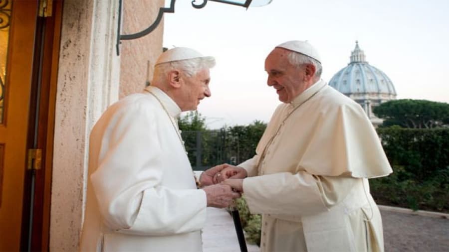Benedicto XVI reaparecerá en público en un evento presidido por Francisco