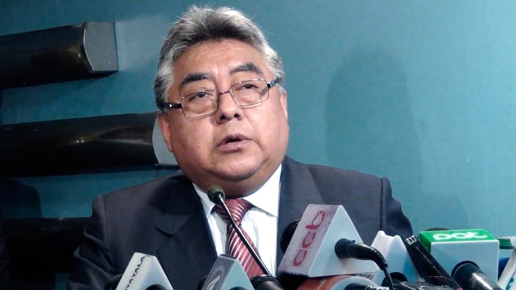 Un expresidente internado y un exministro fallecido por Covid en Bolivia