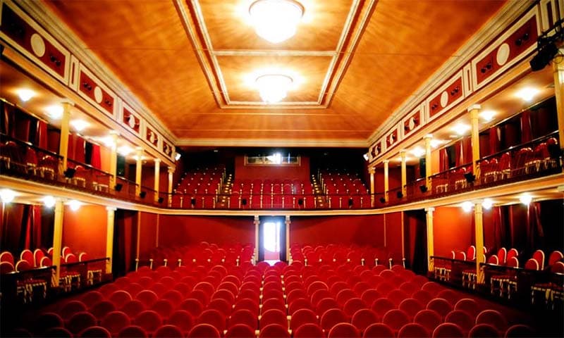El Teatro Cervantes lanza su convocatoria para promover el desarrollo de artistas locales