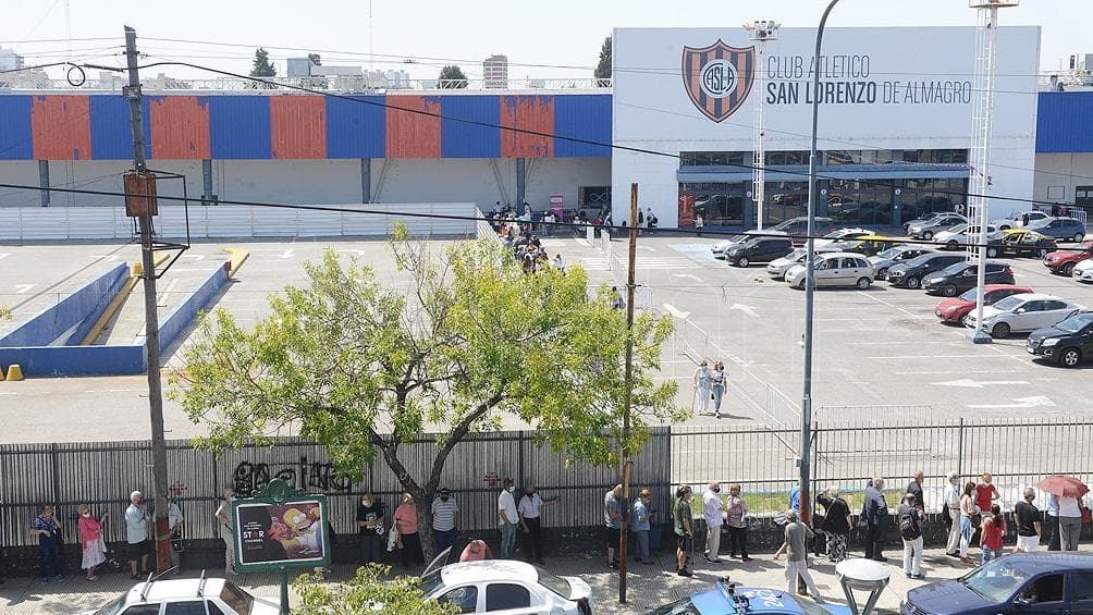 Murió una mujer de 86 años en el vacunatorio del club San Lorenzo