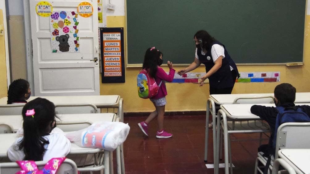 Córdoba: retoman las clases presenciales en localidades de hasta 30.000 habitantes