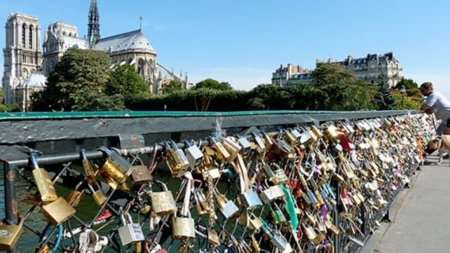 París terminó para siempre con los candados de los enamorados