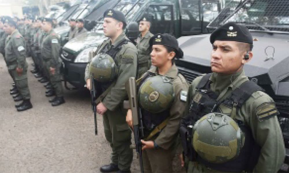 El Gobierno le aumentó el sueldo a gendarmes, prefectos y policías