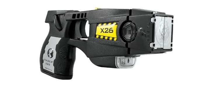 Pese a las advertencias del fabricante, el gobierno porteño insiste con las pistolas Taser