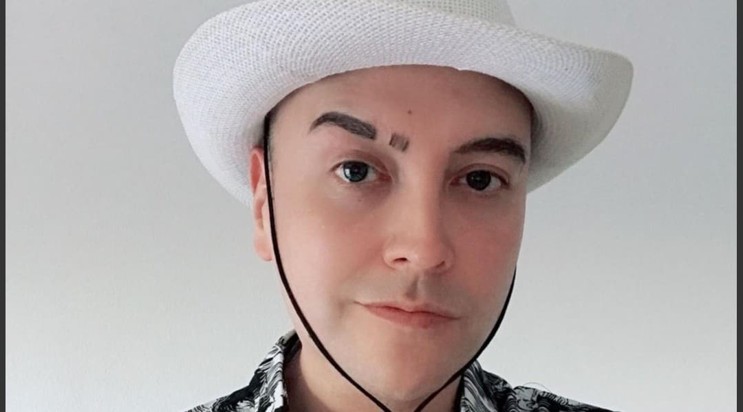 Leo García sufrió un ataque homofóbico
