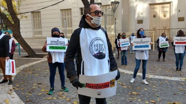 Estatales dieron una clase pública para exigir que actualicen las asignaciones familiares