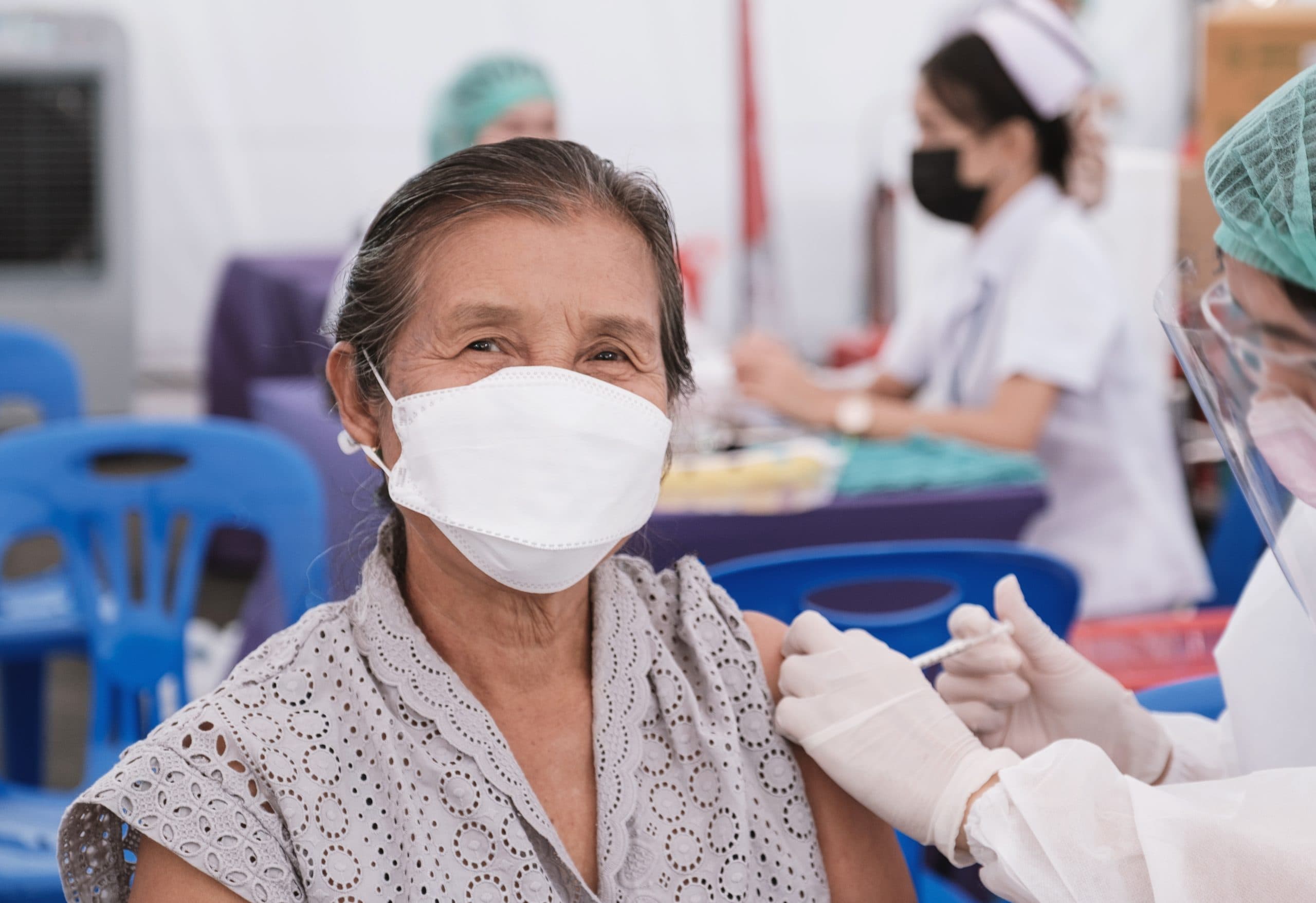 Comenzó la aplicación de dosis de refuerzo para mayores de 70 y personal de salud