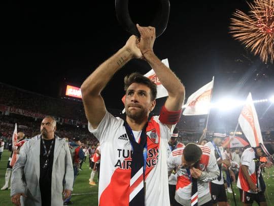 La despedida de los hinchas de River Plate a Leo Ponzio: ovación, bandera histórica y la reacción del capitán
