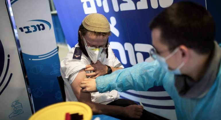 Coronavirus: Israel analiza vacunar con una cuarta dosis a personas con factores de riesgo