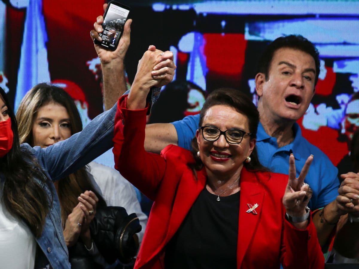 Cristina Kirchner viaja a la asunción de Xiomara Castro en medio de la crisis que sacude Honduras