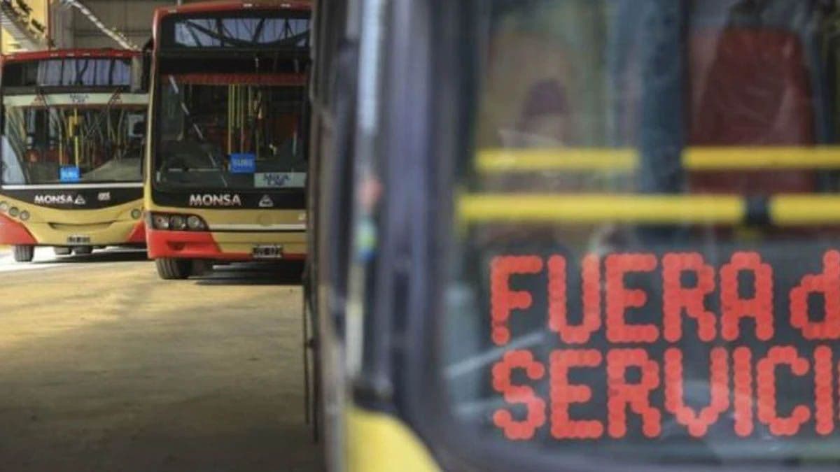 La UTA anunció un paro nacional de colectivos para el martes: reclaman bono de $ 25.000