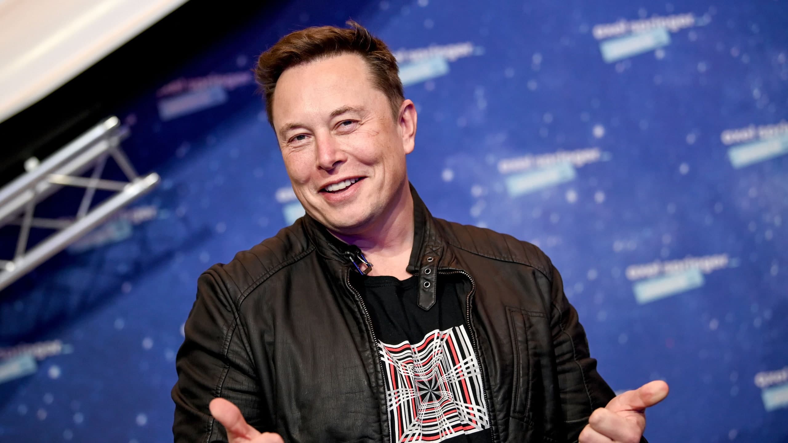 Destruirán 40 de los 49 satélites que lanzó Elon Musk al espacio