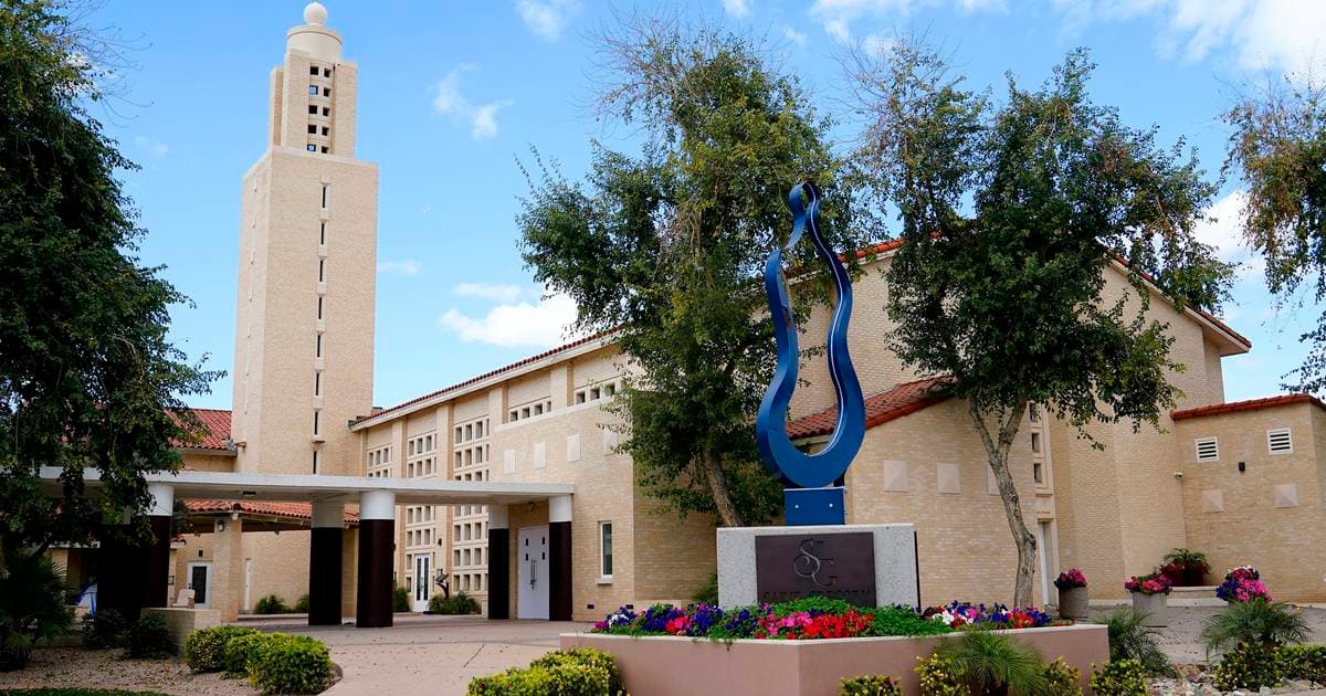 Los bautismos de un sacerdote de Arizona se presumen inválidos debido a un error