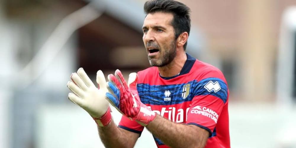 Es leyenda: Buffon renovó por otras dos temporadas en el Parma
