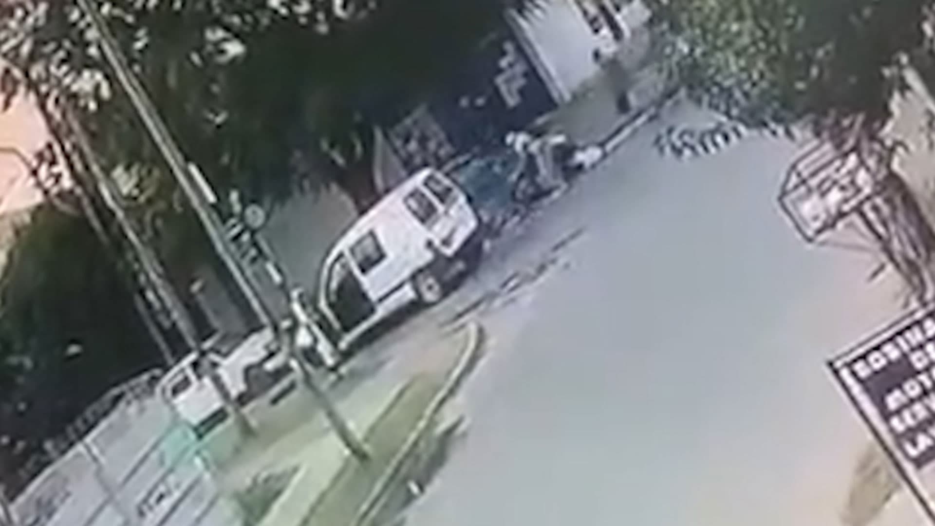 Merlo: perseguía a motochorros que le habían robado el celular y atropelló a dos nenes