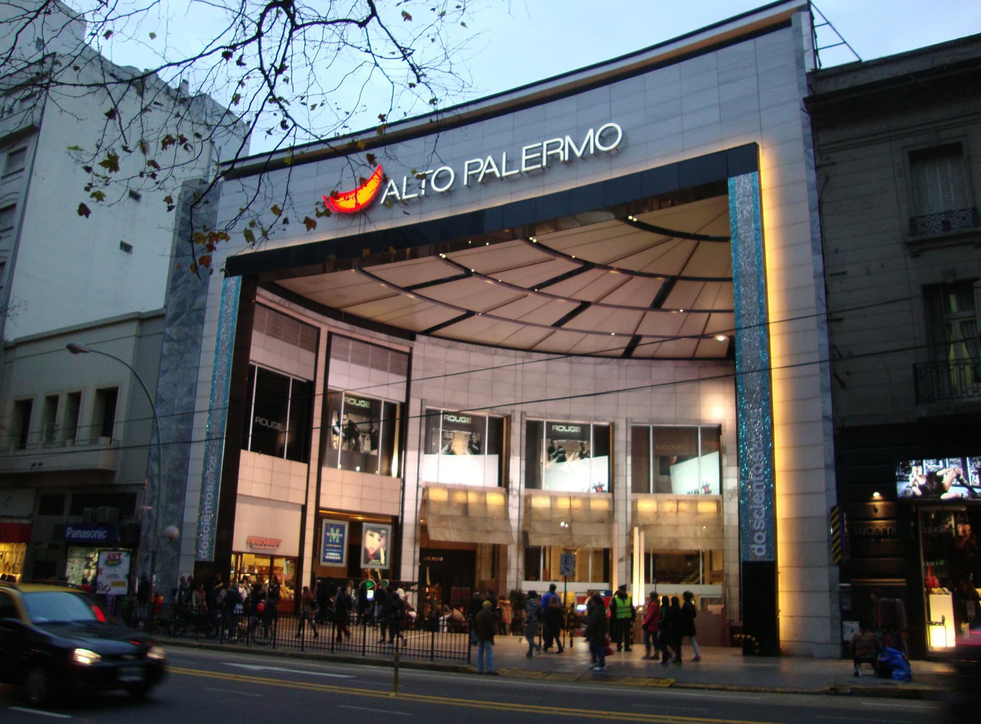El Alto Palermo suma nuevos locales gastronómicos y un patio descubierto