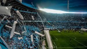 Pánico en el tren: la barra de Racing atacó con armas blancas a seis hinchas del Deportivo Cali y uno está grave