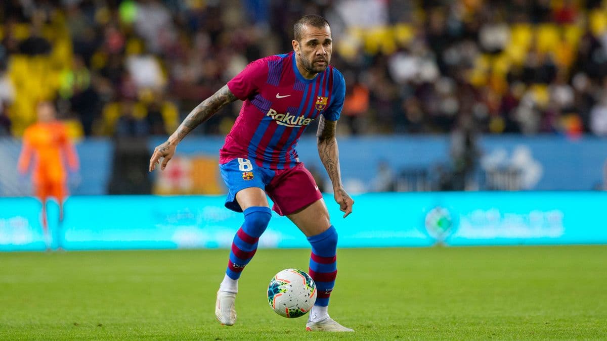 A los 39 años, Dani Alves se despidió del Barcelona y deberá buscar club a seis meses del Mundial de Qatar