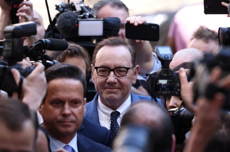 Kevin Spacey quedó en libertad bajo fianza tras comparecer ante un tribunal de Londres