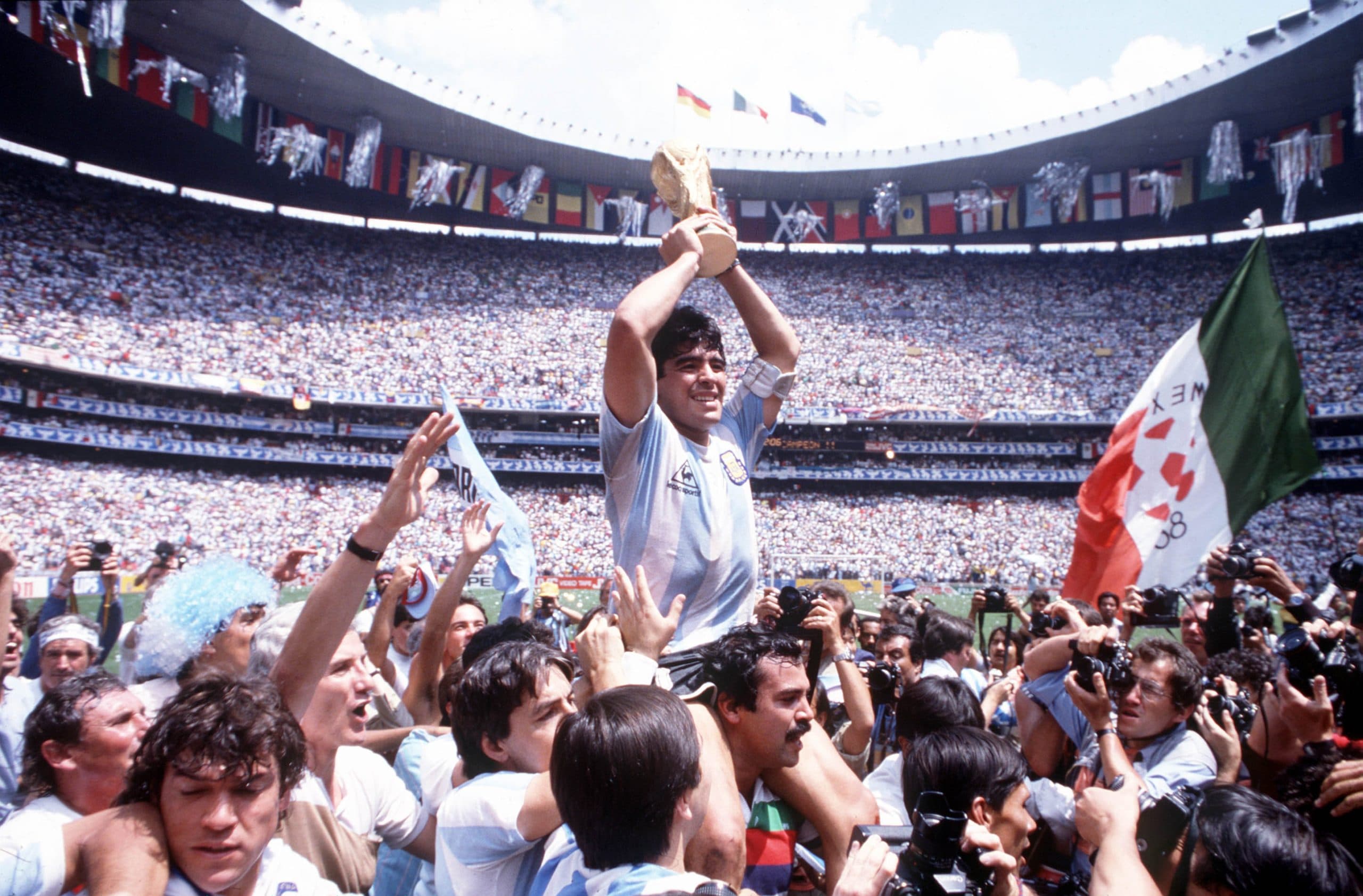 Un coleccionista argentino recuperó la camiseta que Maradona usó en la final de México 86: quién la donó y cuál sería su valor