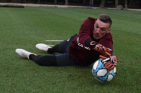 Preocupación en River: Franco Armani sufrió un desgarro y está en duda para el Superclásico