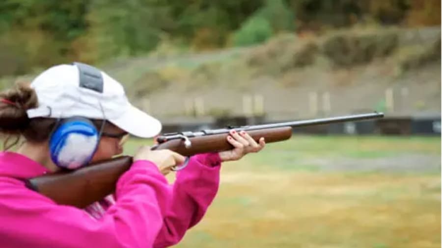 Una nena de 9 años mató accidentalmente a su instructor de tiro en EEUU