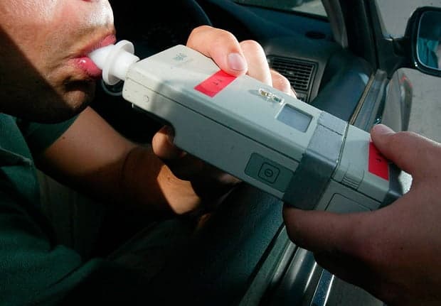El reto de una mujer a su marido tras dar positivo en el test de alcoholemia: “Ahora jodete, sé adulto y vamos”