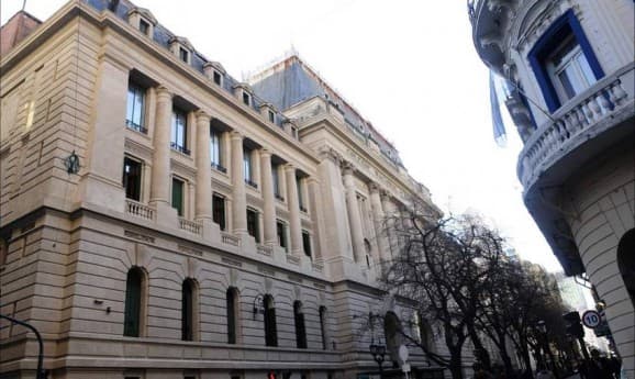Nacional Buenos Aires: deciden si sigue la toma contra la reelección de la rectora