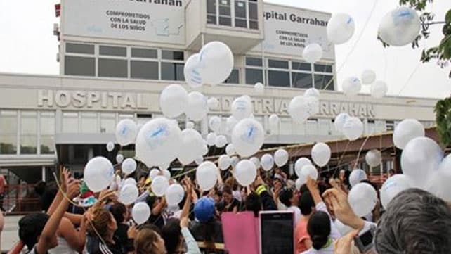 El Garrahan celebró el Día del Aire Puro con payasos y suelta de globos