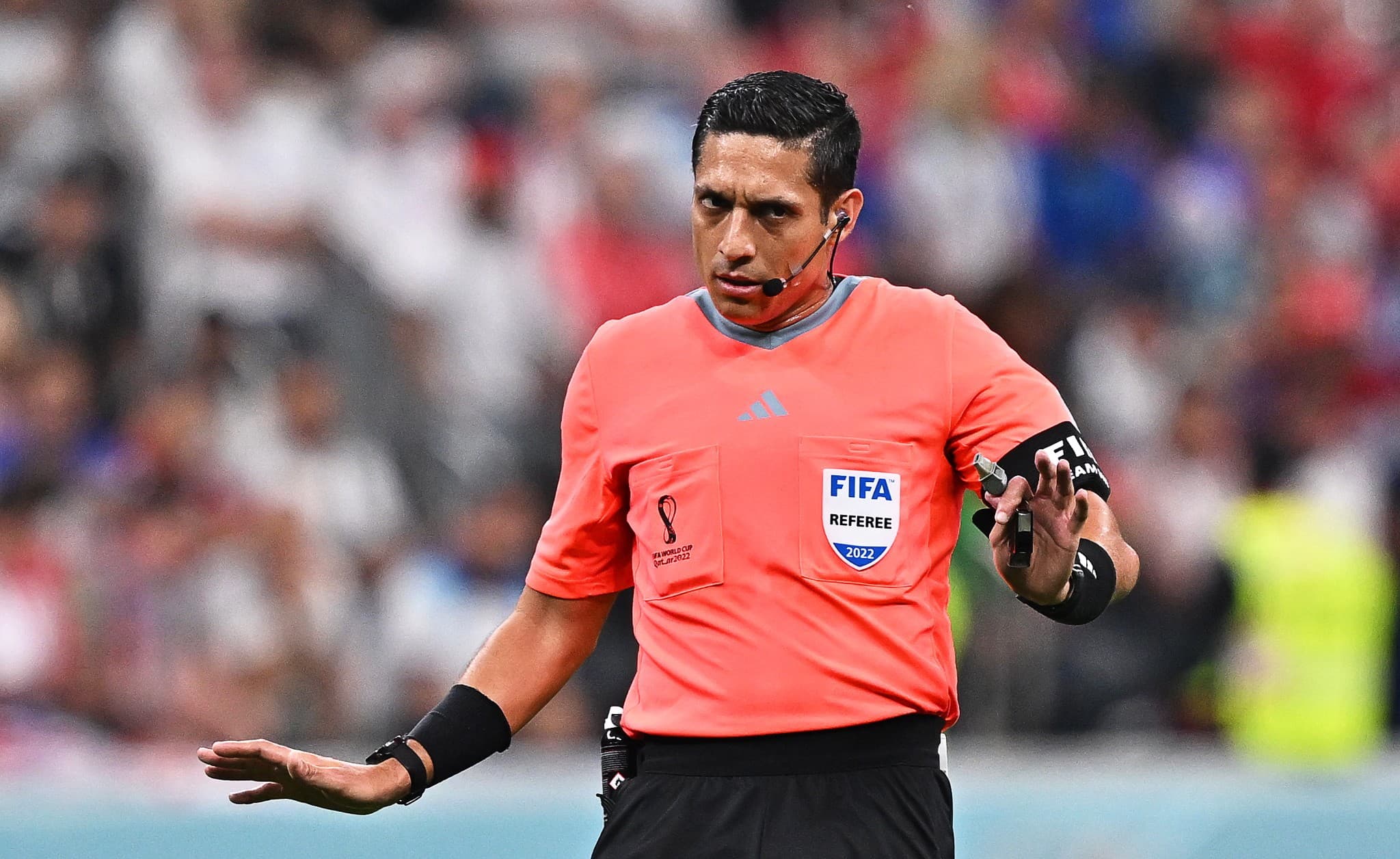 Cambios en el fútbol mundial: se podrán escuchar en vivo las comunicaciones de los árbitros en el VAR