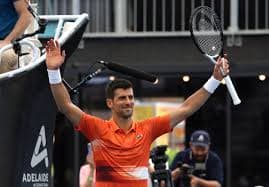 Djokovic está en cuartos de final de Australia tras arrasar a la esperanza local